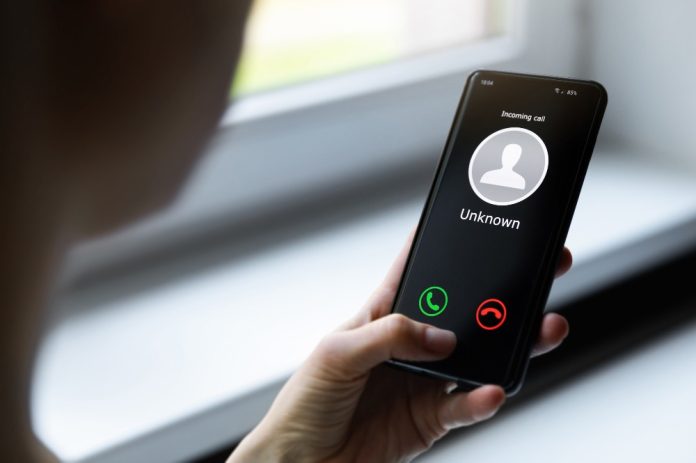 Tips melacak nomor handphone dengan amna