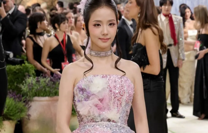Debut Jisoo Blackpink di Met Gala 2026 dengan gaun Dior